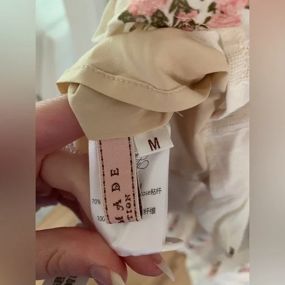 Lace Made floral dress size medium - Picture 7 of 8